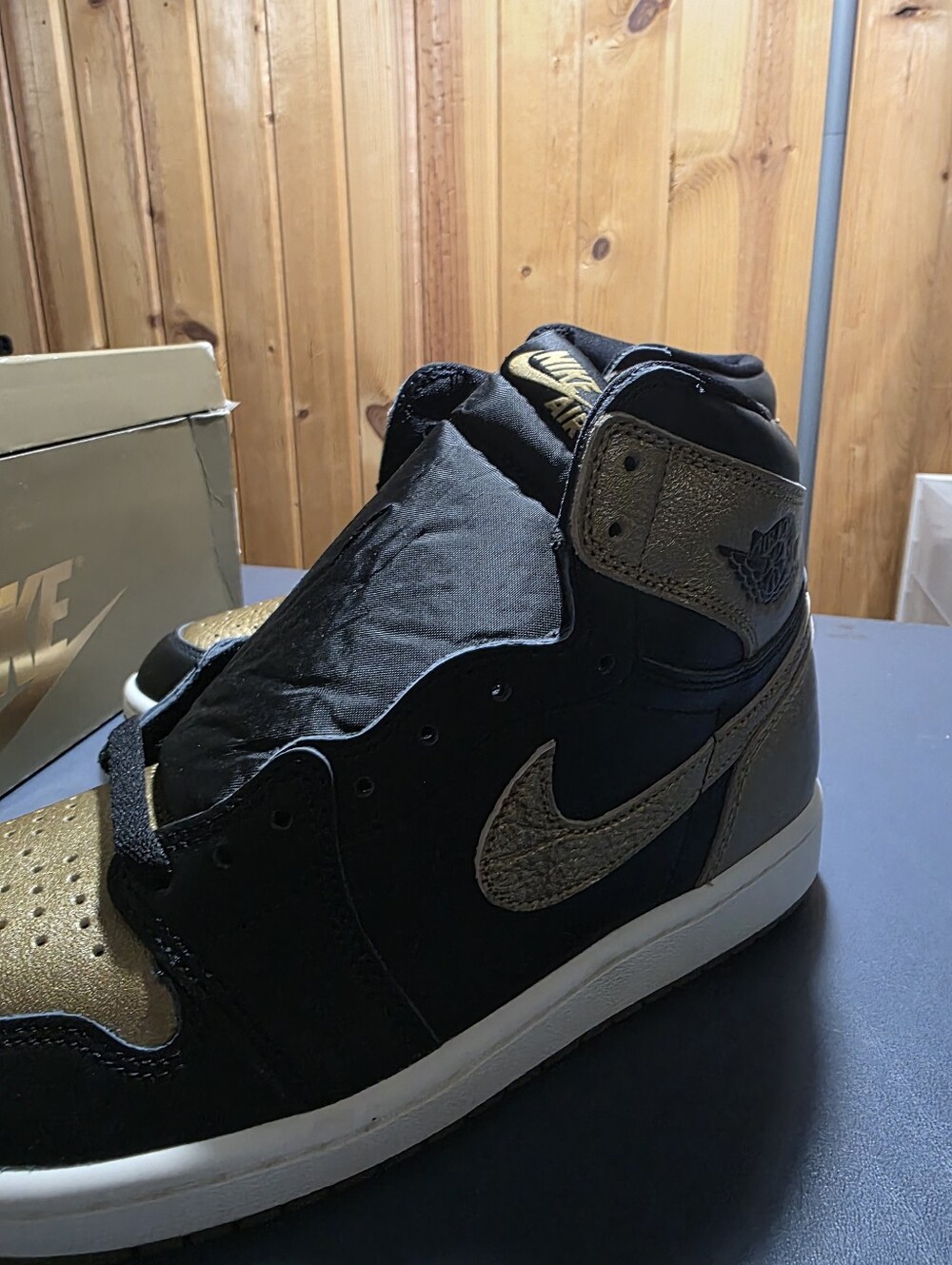Jordan 1 High Black & Gold Men's High-Top Sneakers Size 10m. - Picture 3 of 7